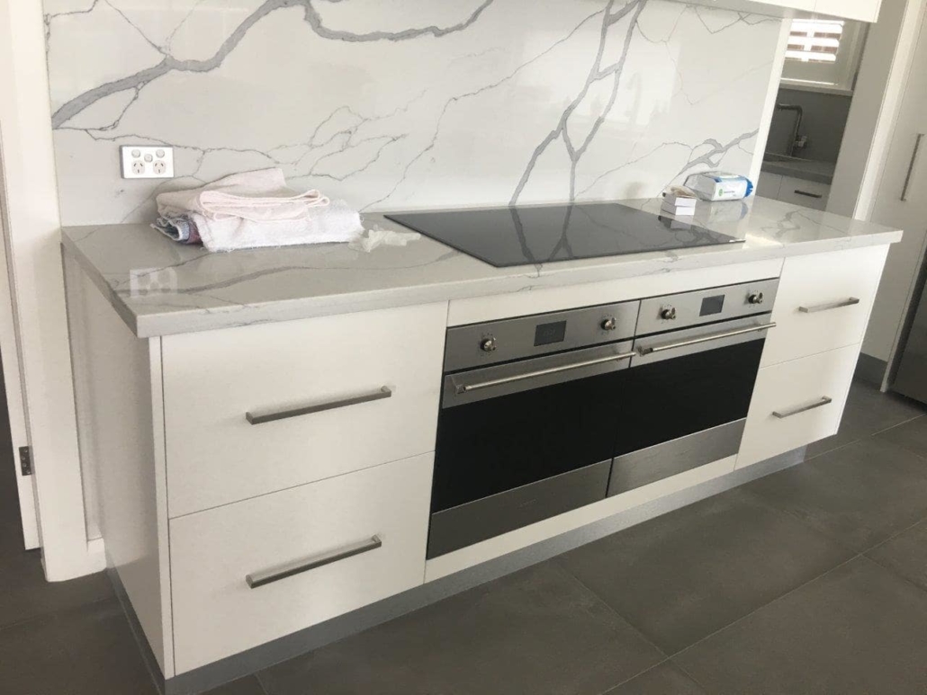 Calacatta marble stone splashback behind cooktop